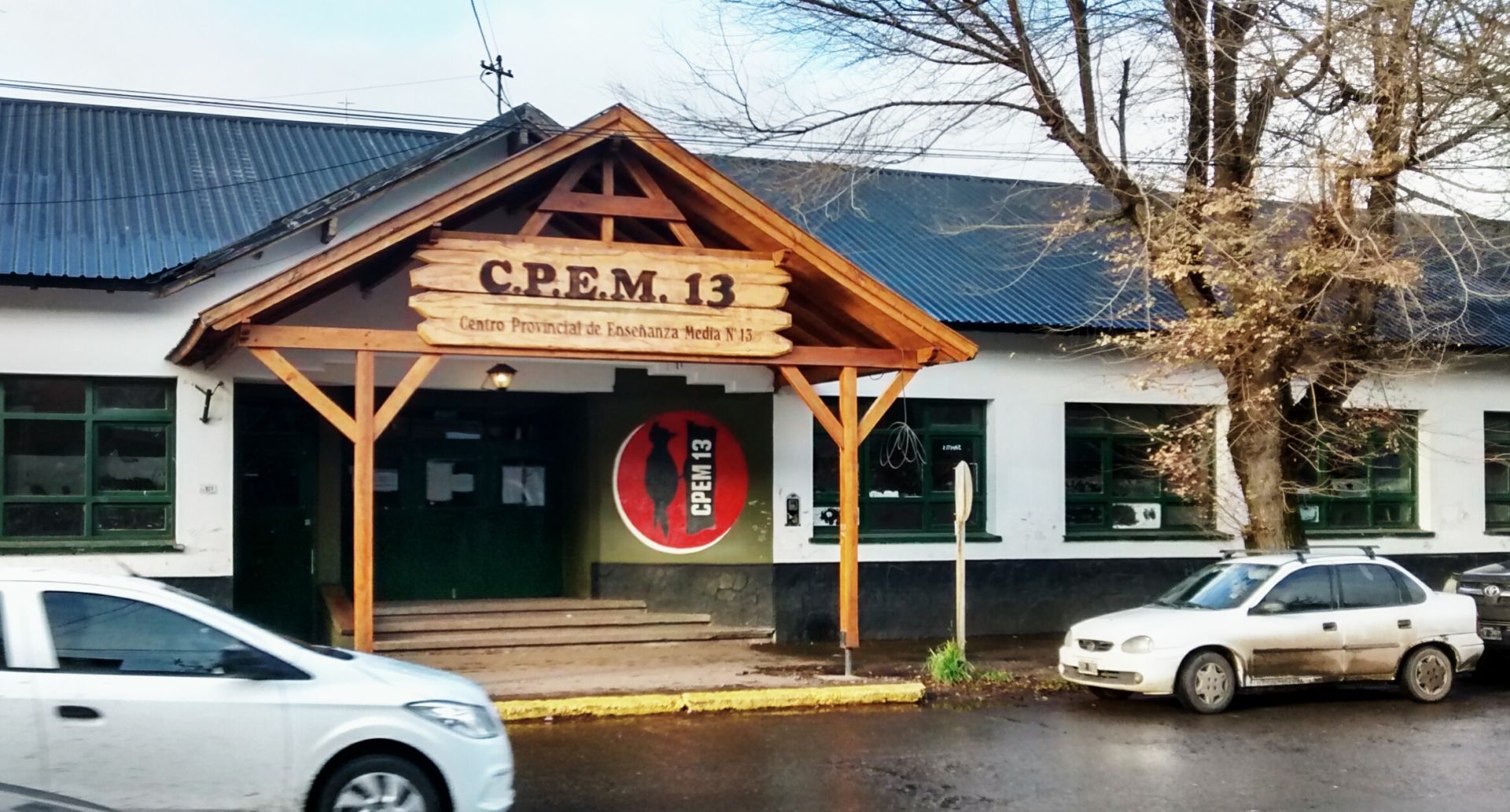 La Defensoría del Pueblo intercede ante los reclamos del CPEM 13