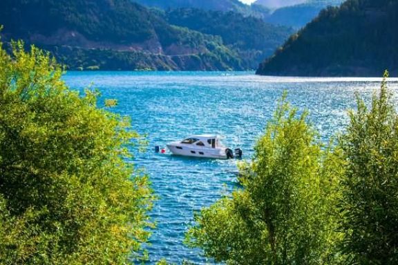 Por la pesca, el rafting y los eventos deportivos "hoy no hay temporada baja tan marcada"