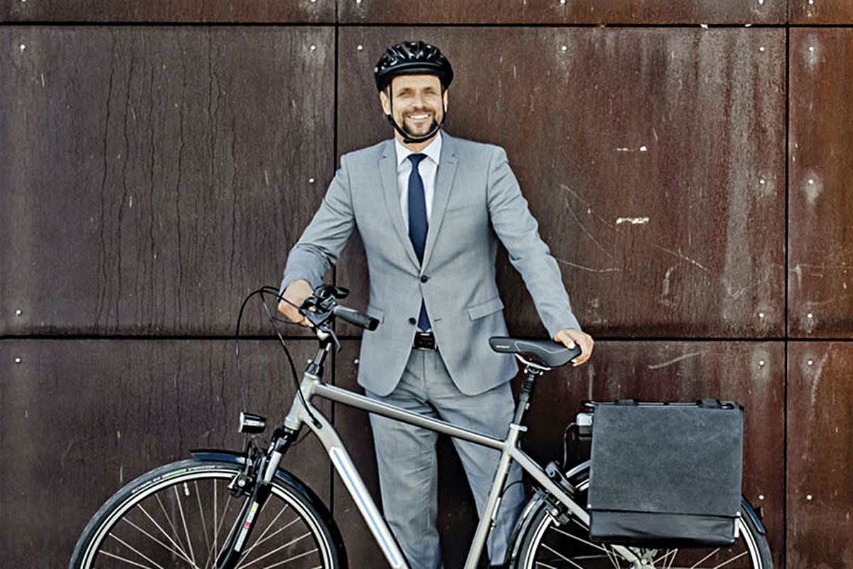 Un vecino propone que todos los empleados de la Legislatura Neuquina vayan a trabajar en bicicleta o colectivo