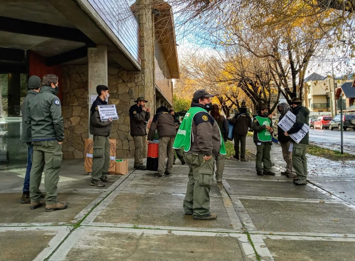 Empleados del Parque Nacional Lanín, reclaman aumento salarial y sostienen que "la situación es agobiante"