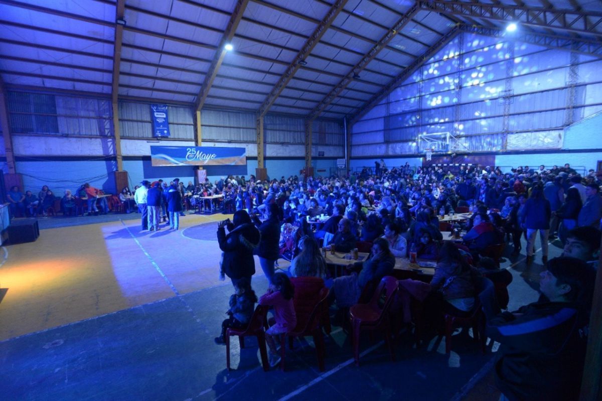 Más de 600 personas disfrutaron la gran Peña del 25 de Mayo