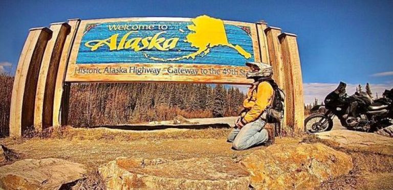 Vivir en el camino: recorrió 80 mil kilómetros en moto desde San Martín de los Andes hasta Alaska