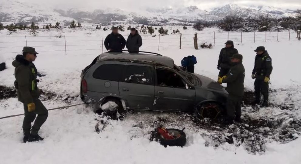 Gendarmería asistió a víctimas del temporal de nieve