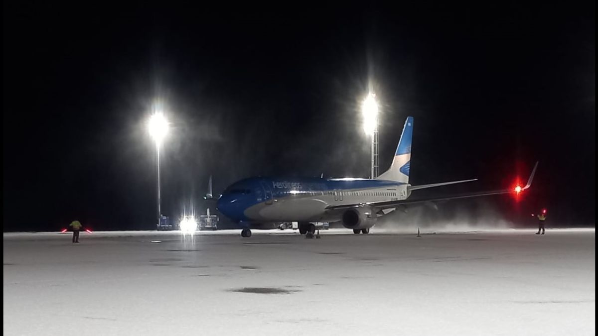 Llegó el primer vuelo internacional al aeropuerto Chapelco