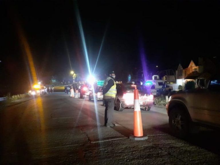 Policía dispuso un puesto informativo y de control en el ingreso a siete lagos