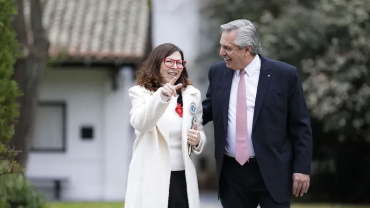 Nación evalúa prohibir los viajes de funcionarios al exterior